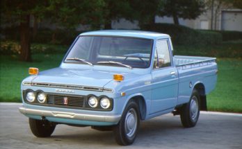 Toyota Hilux RN 10 in der Frontansicht
