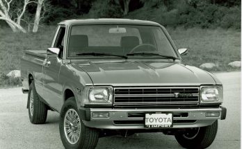 Toyota Hilux RN 30 in der Frontansicht