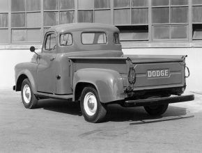 Dodge B-Serie Pickup Heckansicht