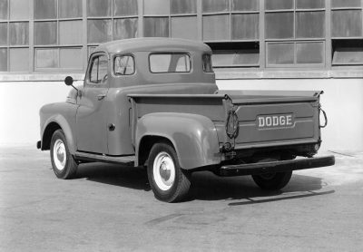 Dodge B-Serie Pickup Heckansicht