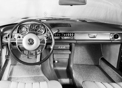 Mercedes W115 / Strich-Acht Pickup Cockpit