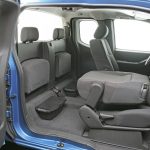 Nissan Navara King Cab mit ausklappbaren Notsitzen