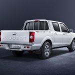 weißer Peugeot Pick-up 2017 in der Heckansicht