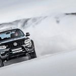 getunter VW Amarok V6 tobt sich im Schnee aus
