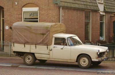 Peugeot 404 Pick-up mit Planenaufbau