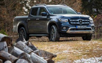 Mercedes X-Klasse vor dem AUS