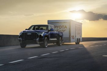 2022 Toyota Tundra Platinum mit Trailer