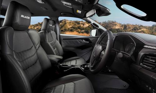 2026 Isuzu D-MAX BLADE - Interieur 2026 Isuzu D-MAX BLADE - Interieur